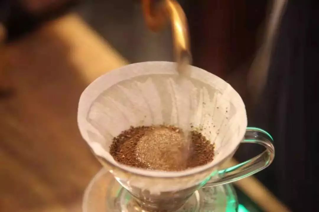 Tác dụng của việc ủ ướt|Ủ ướt trong pha cà phê pour over là gì? Ý nghĩa của việc ủ ướt đối với cà phê Tác dụng của việc ủ ướt|Ủ ướt trong pha cà phê pour over là gì? Ý nghĩa của việc ủ ướt đối với cà phê