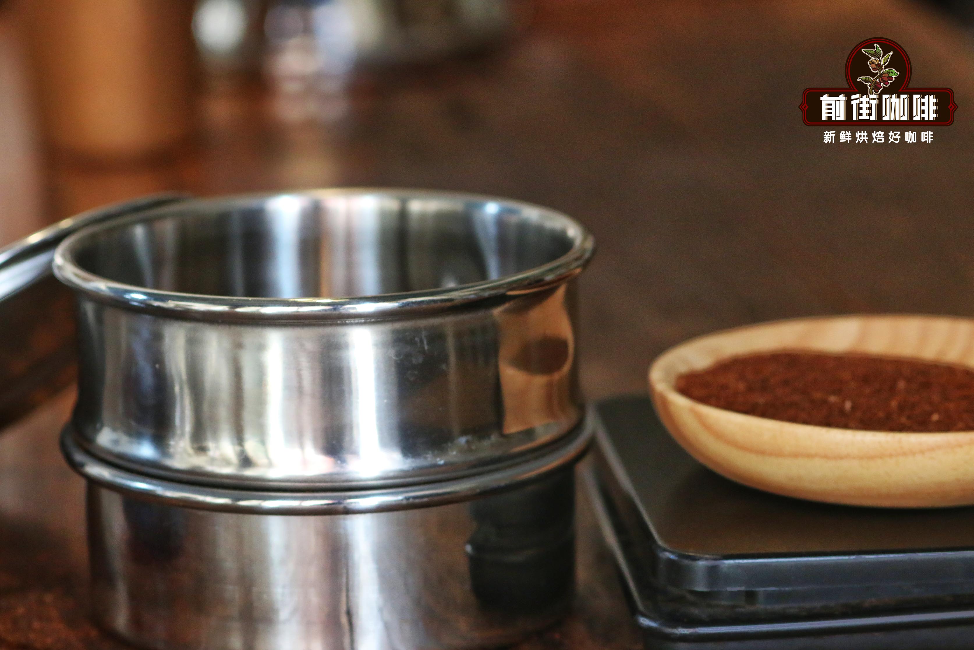 Làm thế nào để xác định độ thô (độ mịn) của hạt cà phê khi pha pour over? Cách điều chỉnh nấc trên máy xay cà phê như thế nào? Làm thế nào để xác định độ thô (độ mịn) của hạt cà phê khi pha pour over? Cách điều chỉnh nấc trên máy xay cà phê như thế nào?