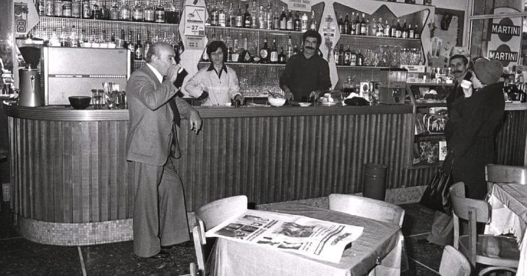 Người Ý uống espresso6d193
