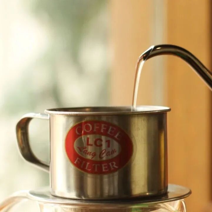 Phin nhỏ giọt Việt Nam được sử dụng như thế nào? Nó có thể dùng để pha cà phê pour-over không?