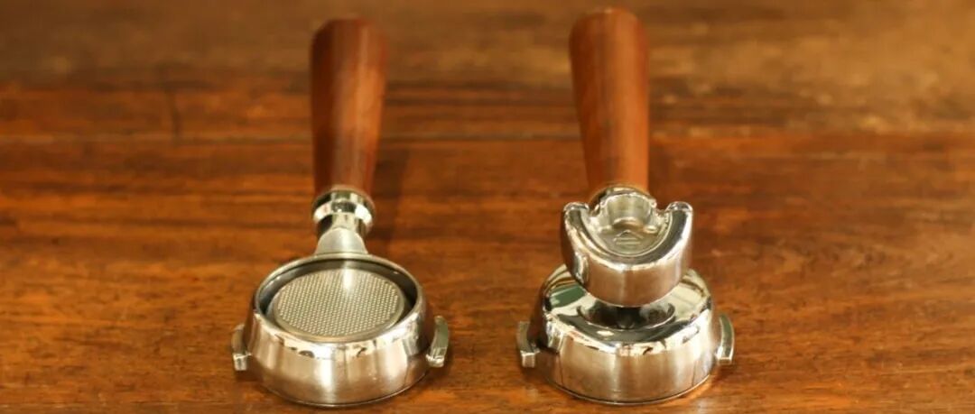 Không đáy hay có chia dòng? Tay cầm của máy pha cà phê rốt cuộc nên chọn như thế nào?