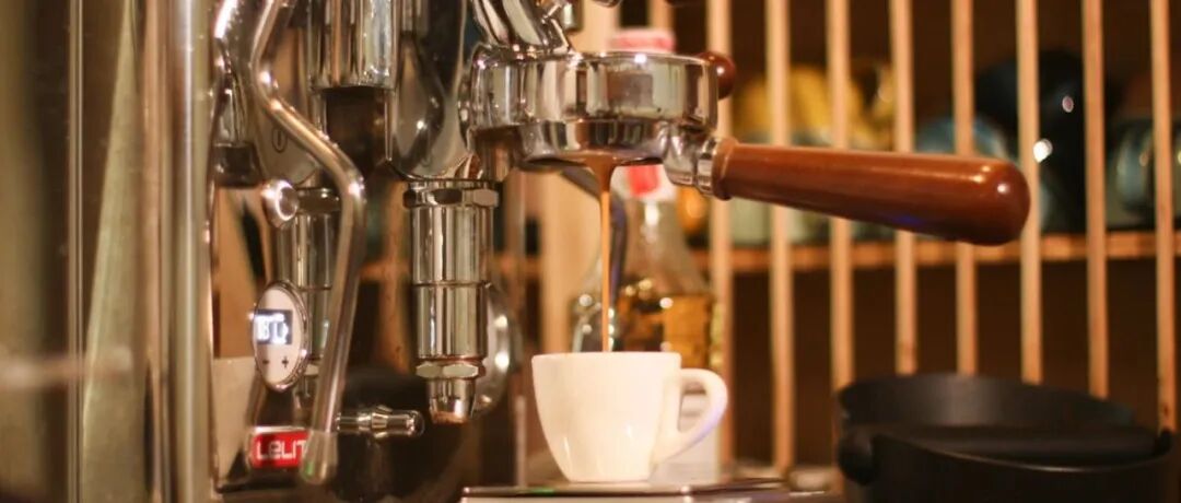 Thời tiết mưa ẩm, sao espresso lại khó điều chỉnh đến thế?!