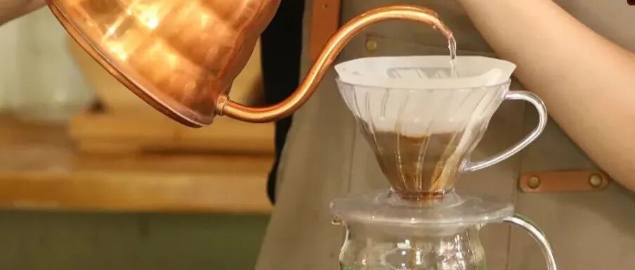 Không ngờ phải không, cà phê pha thủ công cũng có thể xuất hiện hiệu ứng kênh!