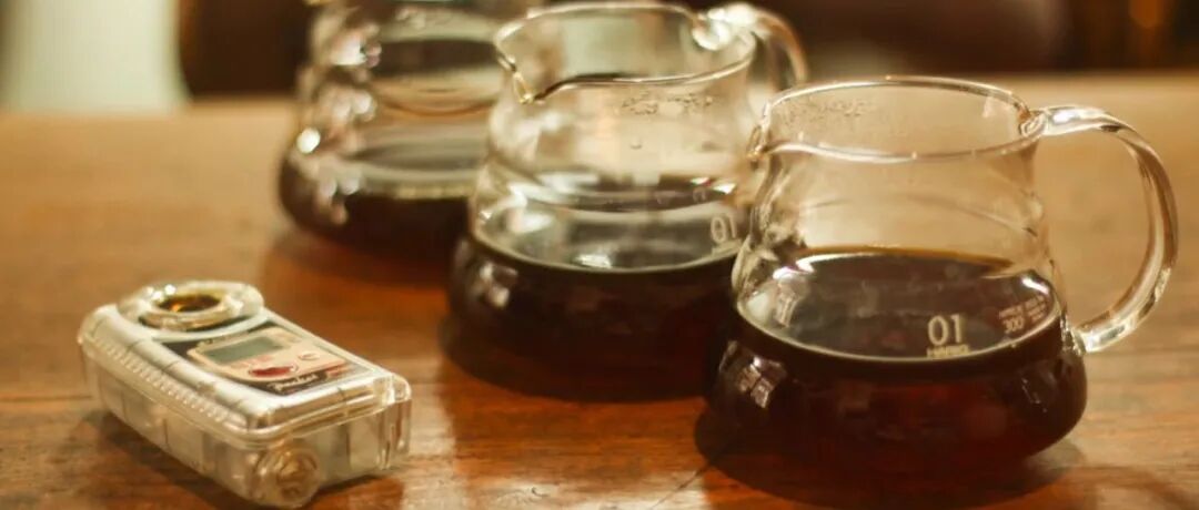Tại sao nên khuyến nghị tỷ lệ cà phê và nước là 1:15 khi pha pour over?