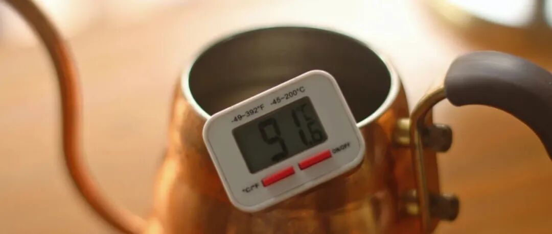 Cà phê pha bằng nước 91°C và 93°C có khác biệt lớn không?