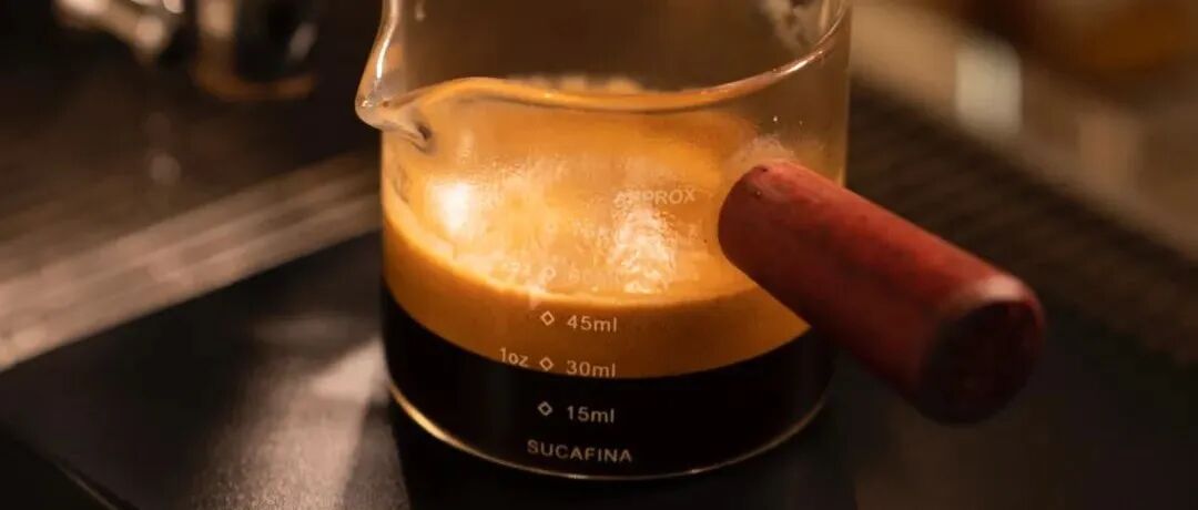 Tại sao áp suất chiết xuất của cà phê espresso là 9 bar?