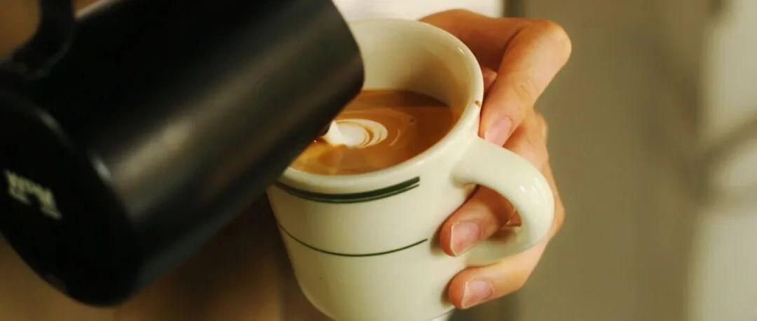 Tại sao một số barista làm Flat White không tạo hình latte?