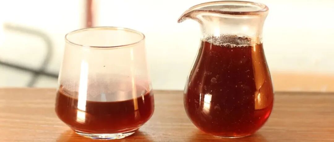 Cùng một loại hạt cà phê, túi lọc nhúng và pha thủ công khác nhau bao nhiêu?