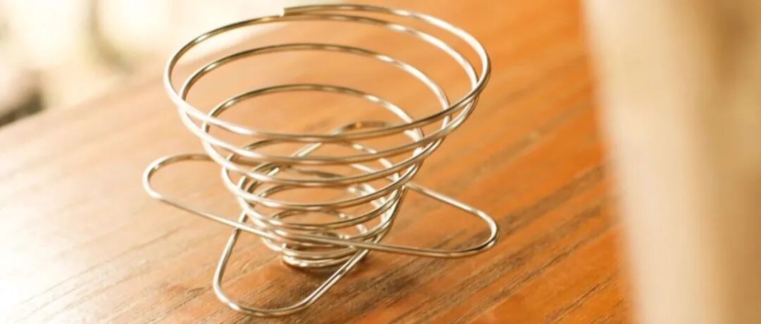 Phễu lọc chỉ được làm từ một sợi dây thép, liệu có dễ dùng không?