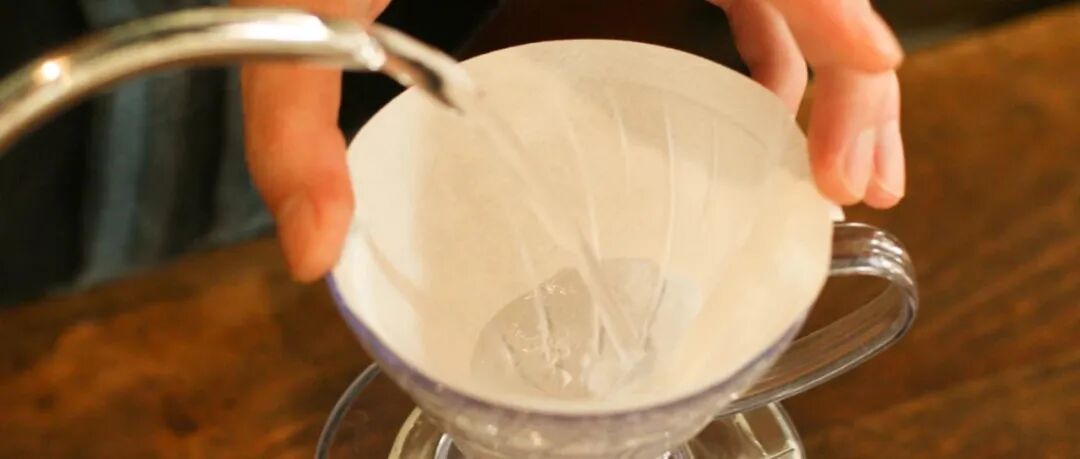 Câu hỏi hóc búa của thế kỷ! Giấy lọc rốt cuộc có cần làm ướt hay không?