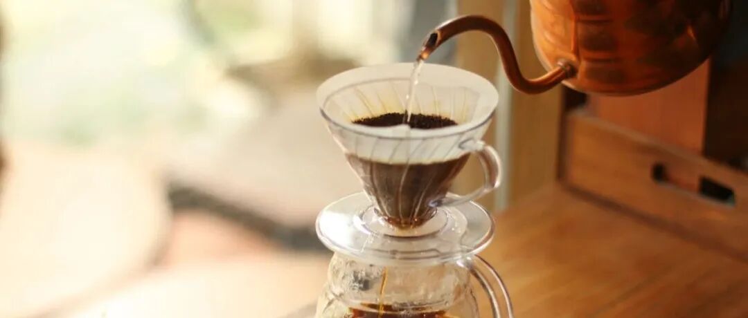 Cà phê pour-over nóng rốt cuộc tốt ở chỗ nào?