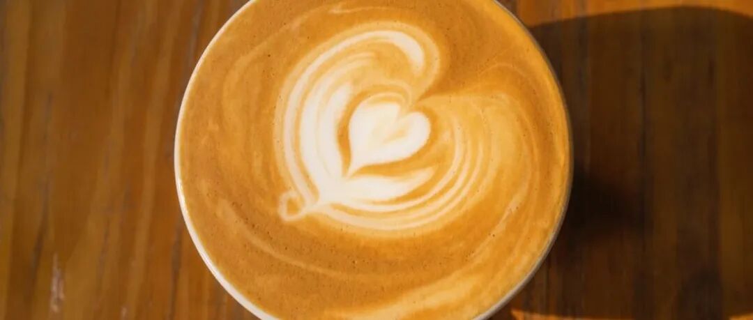 Đừng sợ! Làm tốt động tác này, họa tiết latte art sẽ không còn bẩn, lộn xộn và xấu nữa!