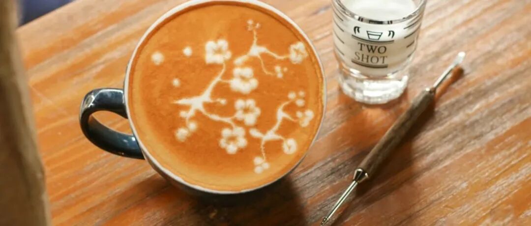 Dụng cụ vẽ latte art thần thánh! Thì ra kim khắc hoa văn cà phê phải dùng như thế này!?