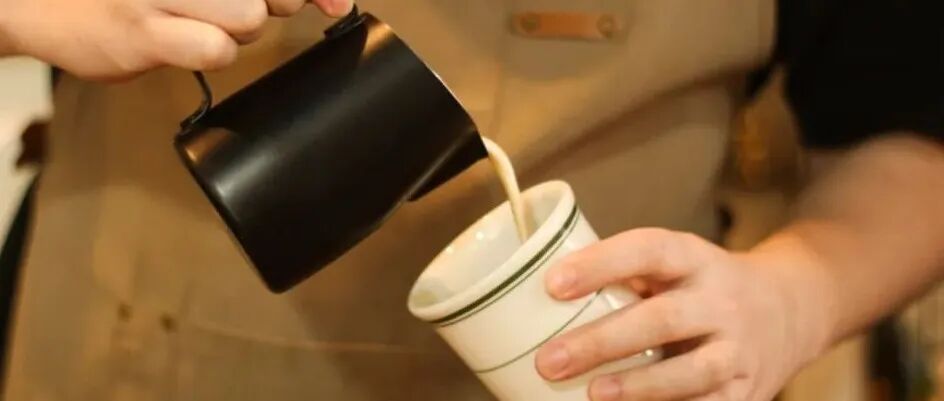 Cái gì! Cà phê Americano cũng có thể tạo hình latte art sao?