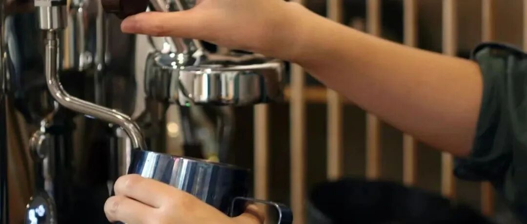 Làm thế nào để đánh giá độ dày mỏng của bọt sữa?
