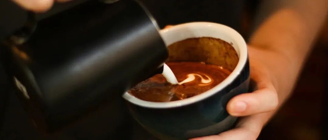 Bật mí! Mocha ngon ở quán cà phê hóa ra được làm như thế này!