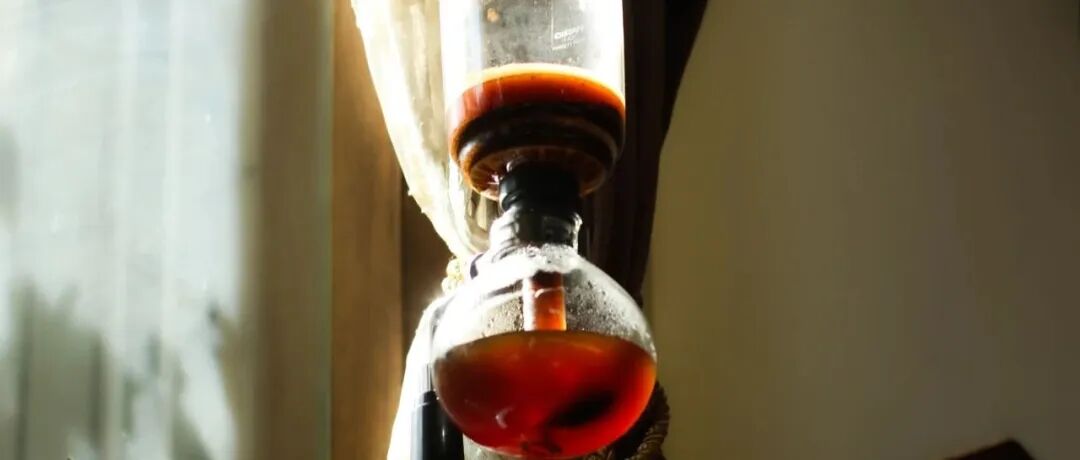 Đặc điểm của cà phê bình siphon là gì? Sao lại khác biệt lớn đến vậy so với pour-over?