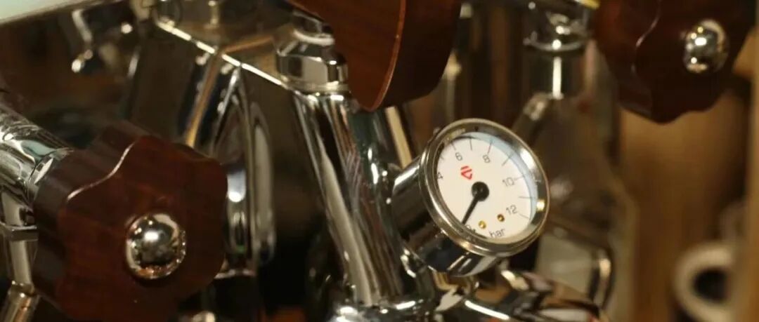 Khi chiết xuất espresso, áp suất máy pha cà phê Ý không lên thì phải làm sao?