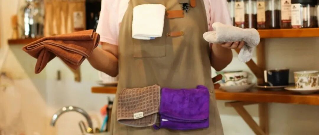 Năm cái!? Barista ít nhất phải trang bị năm cái khăn?!