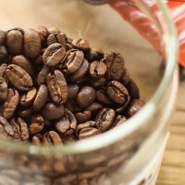 Hạt cà phê tiết dầu có phải là biểu hiện của việc không tươi không?