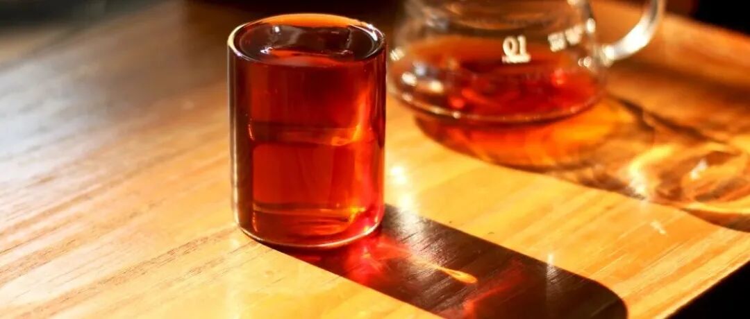Học một lần là biết ngay! Có những kỹ thuật nào khi dùng hạt rang đậm để pha cà phê nguội kiểu pour-over?
