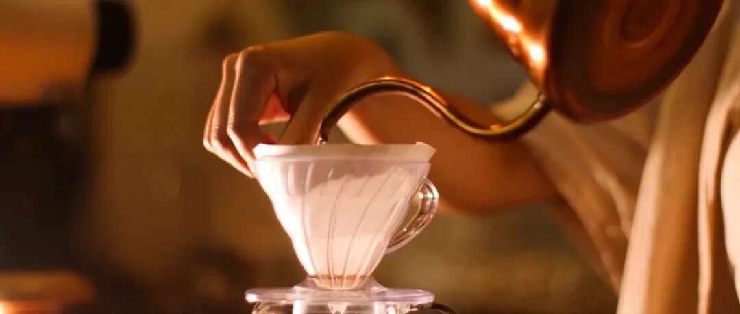 Không đùa đâu, nhiệt độ nước làm ướt giấy lọc cũng rất có nghiên cứu!