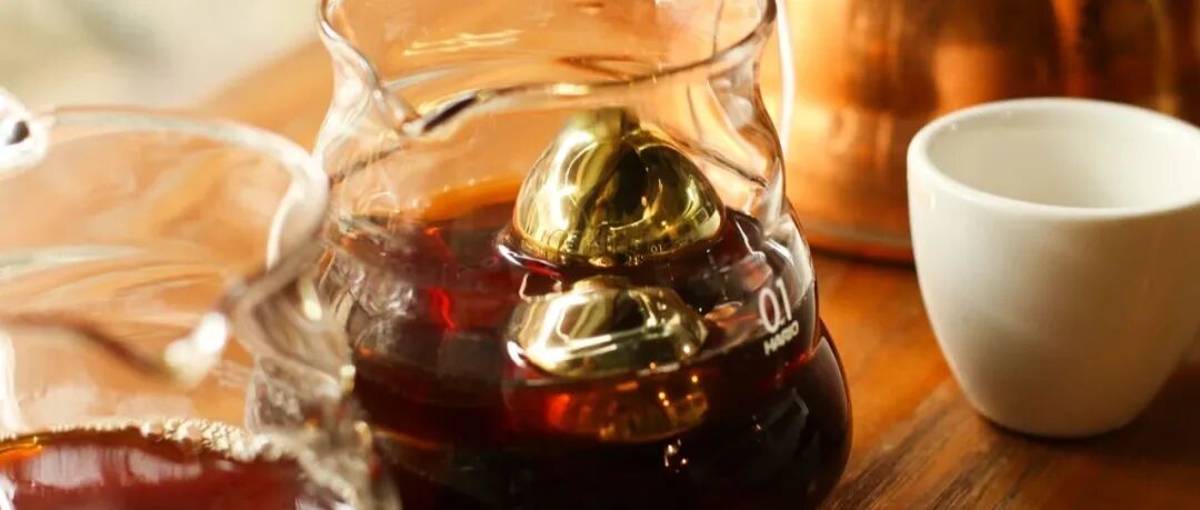 Pha ra ly cà phê pour-over đá đậm đà hương vị, hóa ra lại đơn giản đến thế!