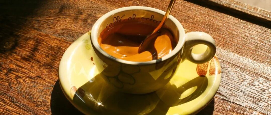 Thưởng thức Espresso nhất định phải uống một hơi cạn sao?