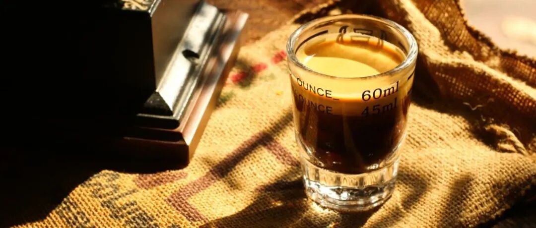 Bật mí! Bí quyết giúp quán cà phê có lớp crema espresso dày mịn!