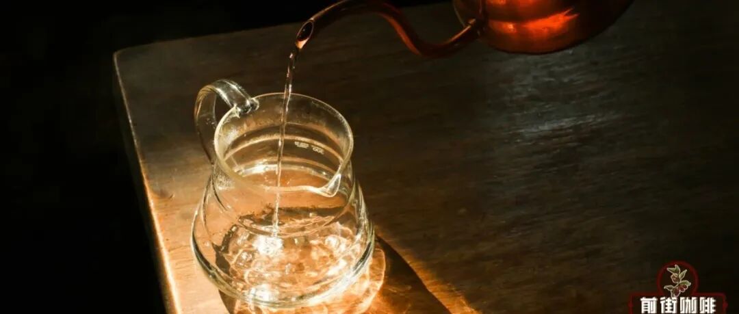 Nước đun sôi lại thật sự không thích hợp để pha cà phê sao?