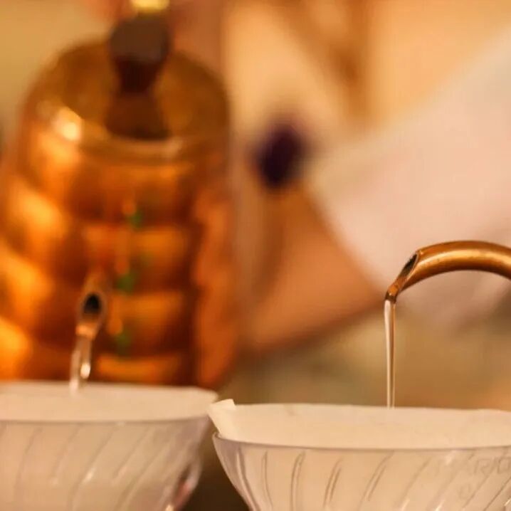Dòng nước lớn và nhỏ ảnh hưởng như thế nào đến quá trình chiết xuất cà phê?