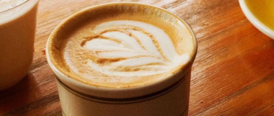 Tại sao cà phê latte dừa tươi khi làm nóng lại trở nên khó uống?