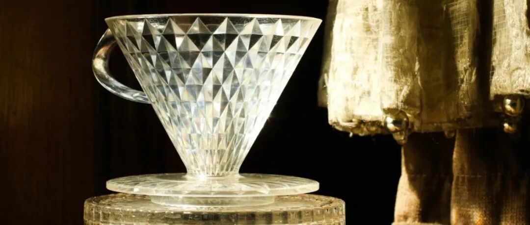 Một chiếc phễu lọc đầy “kim cương”, liệu có dễ dùng?