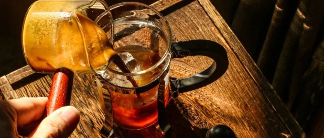Ba cách pha cà phê Americano đá chảy kiểu cát, chắc chắn sẽ có một cách phù hợp với bạn!