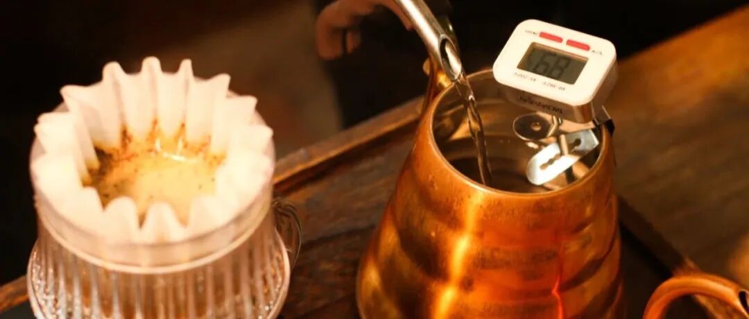 Thường xuyên chiết xuất quá mức? Hãy thử giảm nhiệt độ nước nóng khi pha!