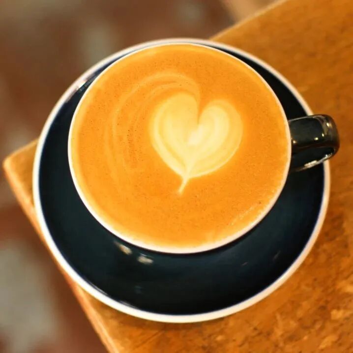 Hoa văn latte art luôn nhỏ? Hãy thử làm thế này!