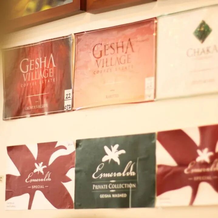 Sự khác biệt giữa Red Label của Jade và Red Label của Làng Gesha là gì?