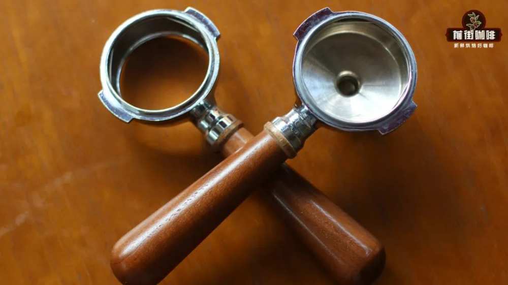 Tay cầm pha cà phê espresso không đáy | Sự khác biệt giữa tay cầm có đáy và không đáy của máy pha espresso là gì? Loại tay cầm cà phê nào phù hợp với người mới bắt đầu?