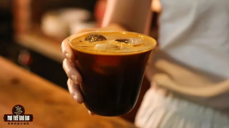 Cold brew dùng loại hạt gì, rang nhạt vị chua trái cây hay rang vừa vị hạt dẻ