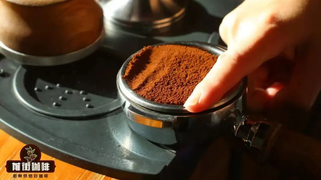 Dụng cụ phân phối cà phê và kim phân phối cà phê, có cần thiết phải mua không?