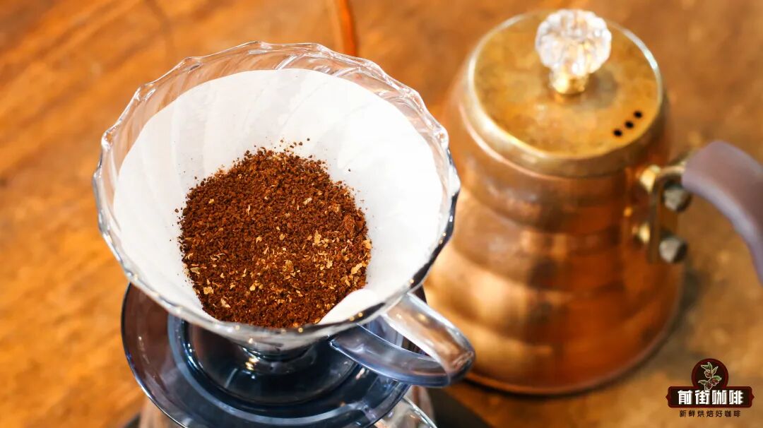 Tại sao một số hạt cà phê sau khi xay thành bột lại có vụn trắng?