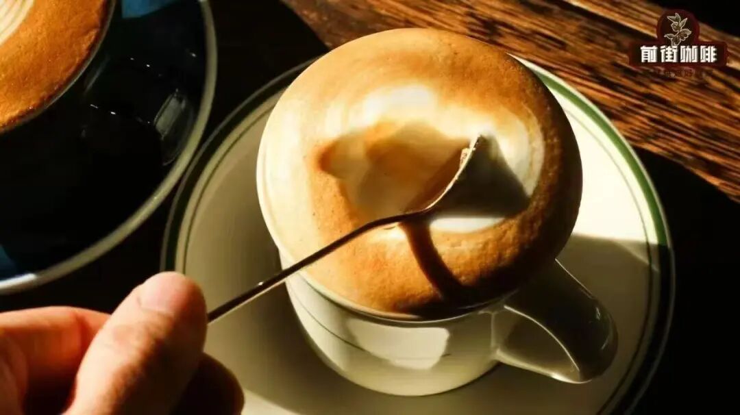 Không cần máy pha cà phê vẫn có thể dễ dàng làm ra một ly cappuccino!