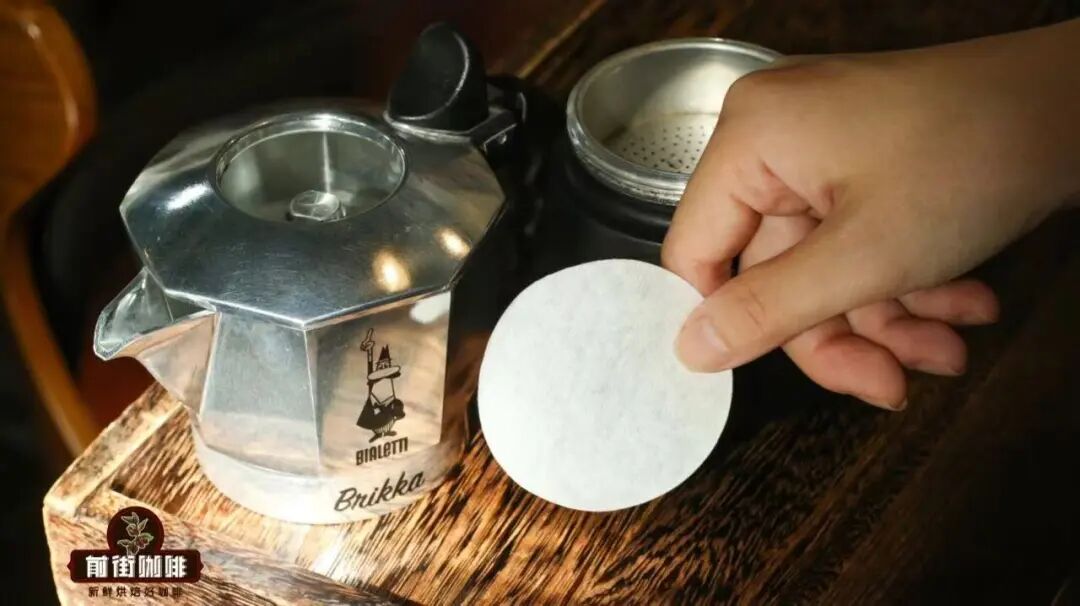 Có cần thiết phải thêm giấy lọc khi pha cà phê bằng bình Moka không?