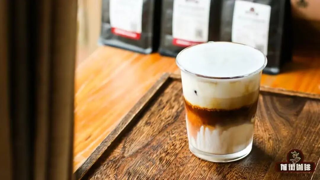 Tái hiện cách pha cà phê hot trend Bắc Kinh -- Cappuccino đá trong chén úp!