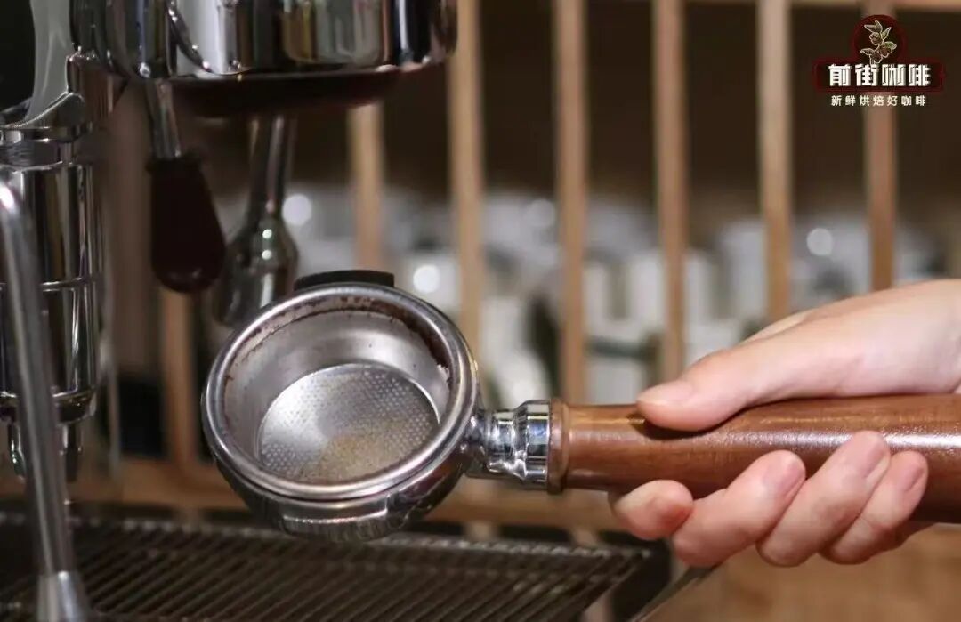Chỉ cần bánh cà phê dính vào máy pha cà phê thì có nghĩa là cà phê sẽ rất khó uống?