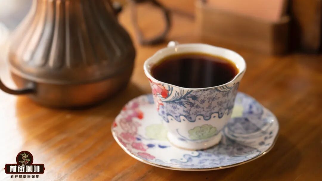 Đều là cà phê đen, Americano, pour-over, cold brew có gì khác nhau?