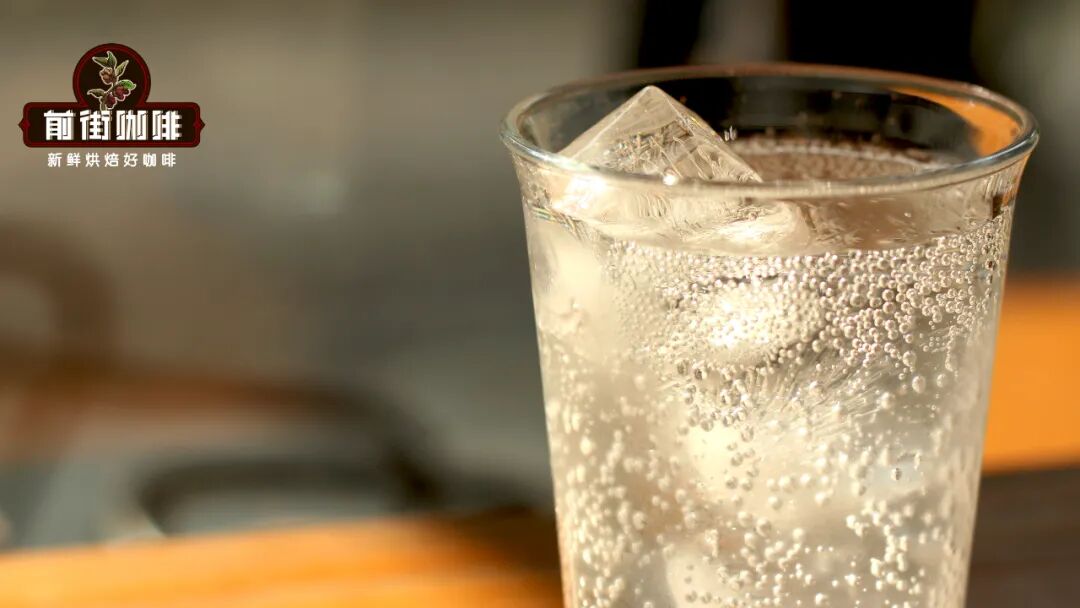 Cách pha cà phê Americano đá có ga đặc biệt như thế này! Mát lạnh lại ngon miệng!