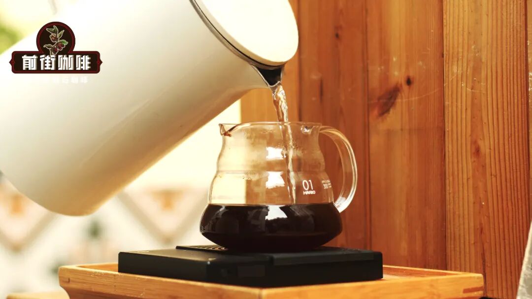 Pha xong cà phê rồi lại thêm nước, đây là thao tác gì vậy?