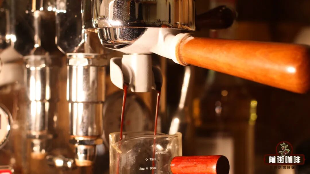 Tại sao nhà vô địch thế giới lại dùng tay cầm đông lạnh để pha espresso?