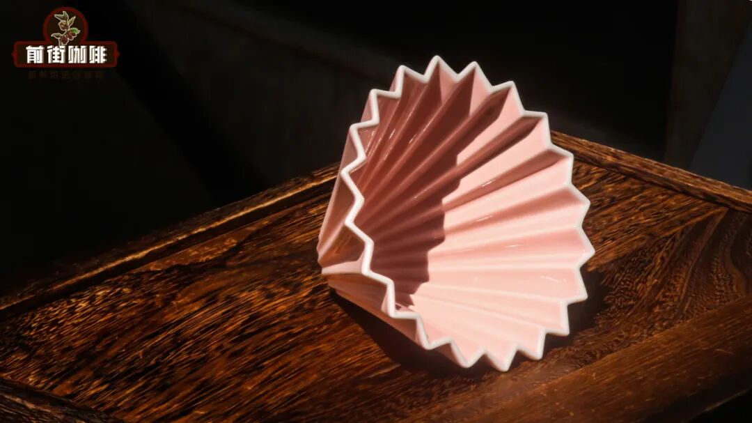 Phễu lọc Origami gấp giấy, nên dùng giấy lọc hình nón hay giấy lọc bánh ngọt?